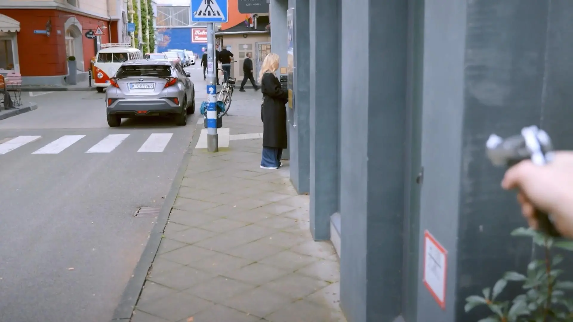Wer zielt mit der Waffe auf Patrizia? Die „Unter uns“-Wochenvorschau (Teil 2)