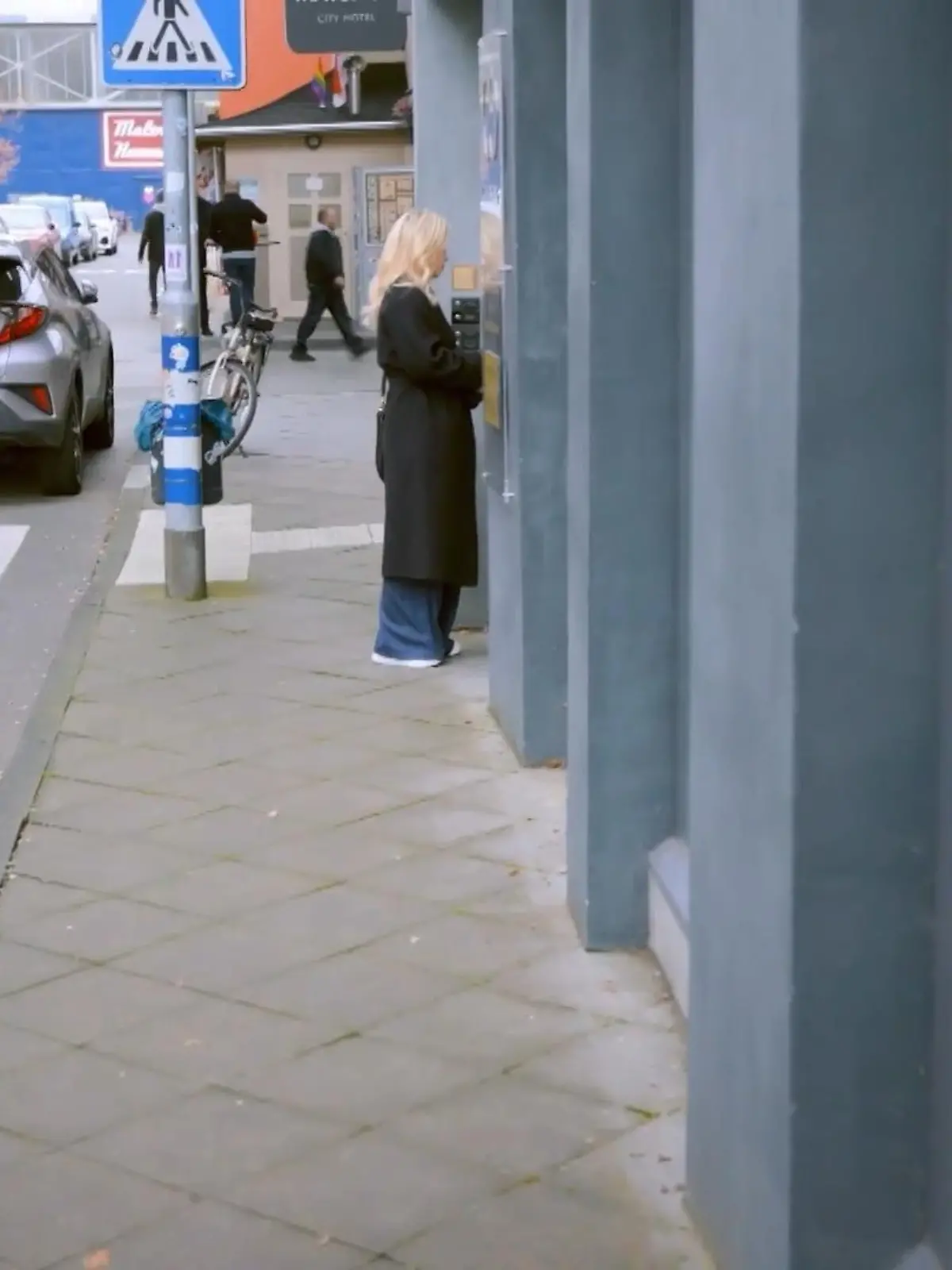 Bild zu: "Wer zielt mit der Waffe auf Patrizia?"