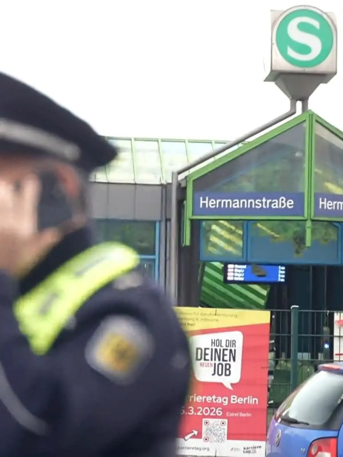 Bild zu: "Brutalo-Tat in Berlin! Junge (12) tritt 26-Jährigen Bahnhofstreppe herunter"