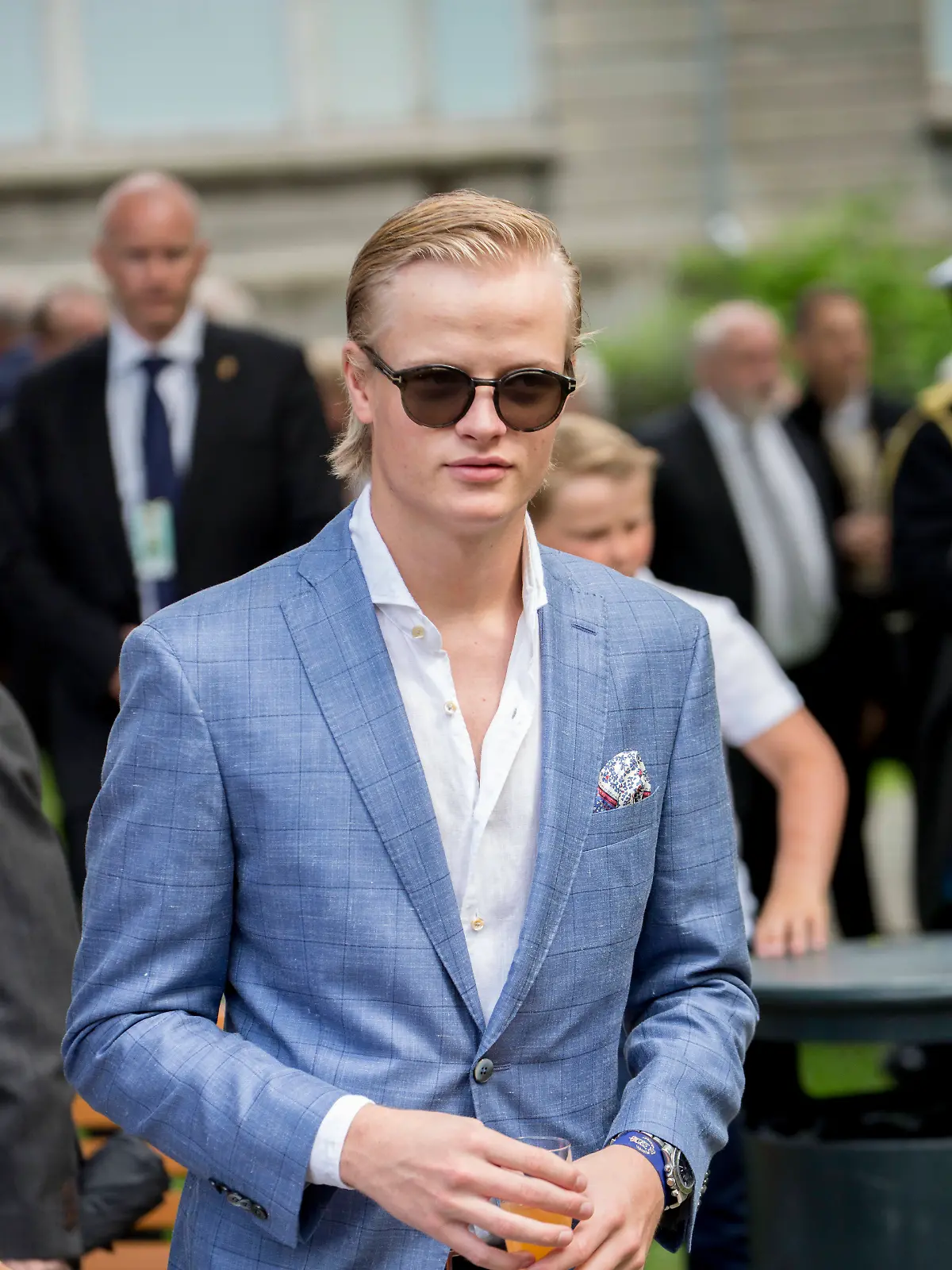 Info - Norvège: Marius Borg Hoiby, le fils de la princesse Mette-Marit soupçonné de 23 infractions dont trois viols - Marius Borg Hoiby - La famille royale de Norvège lors de la garden party du jubilé des 25 ans de règne du roi Harald de Norvège à Trondheim le 23 juin 2016. King Harald celebrates his 25 year jubilee as King of Norway in with a visit with King s Ship Norge and other members of the Royal Family in Trondheim Trondheim Norvège *** Info Norway Marius Borg Hoiby, the son of Princess Mette Marit suspected of 23 offences including three rapes Marius Borg Hoiby The Royal Family of Norway at King Harald of Norways 25 year jubilee garden party in Trondheim June 23, 2016 King Harald celebrates his 25 year jubilee as King of Norway in w PUBLICATIONxNOTxINxFRAxUKxUSAxAUSxBEL Copyright: xRoyalportraitsxEurope/BernardxRubsamenx/xBestimagexRoyalportraitsxEurope/BernardxRubsamenx/xBestimagex