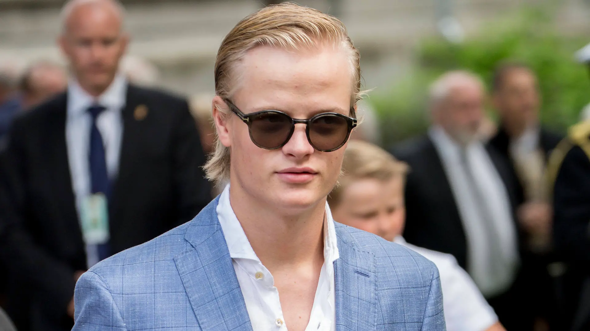 Info - Norvège: Marius Borg Hoiby, le fils de la princesse Mette-Marit soupçonné de 23 infractions dont trois viols - Marius Borg Hoiby - La famille royale de Norvège lors de la garden party du jubilé des 25 ans de règne du roi Harald de Norvège à Trondheim le 23 juin 2016. King Harald celebrates his 25 year jubilee as King of Norway in with a visit with King s Ship Norge and other members of the Royal Family in Trondheim Trondheim Norvège *** Info Norway Marius Borg Hoiby, the son of Princess Mette Marit suspected of 23 offences including three rapes Marius Borg Hoiby The Royal Family of Norway at King Harald of Norways 25 year jubilee garden party in Trondheim June 23, 2016 King Harald celebrates his 25 year jubilee as King of Norway in w PUBLICATIONxNOTxINxFRAxUKxUSAxAUSxBEL Copyright: xRoyalportraitsxEurope/BernardxRubsamenx/xBestimagexRoyalportraitsxEurope/BernardxRubsamenx/xBestimagex