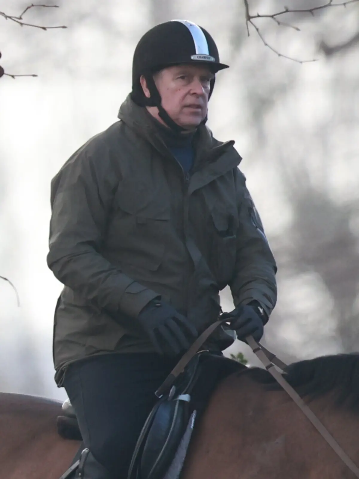 31. Januar 2026, Windsor, Berkshire, Vereinigtes Königreich: Andrew Mountbatten-Windsor beim Reiten mit seinem Pferdepfleger in der Nähe von Windsor Castle in Berkshire.