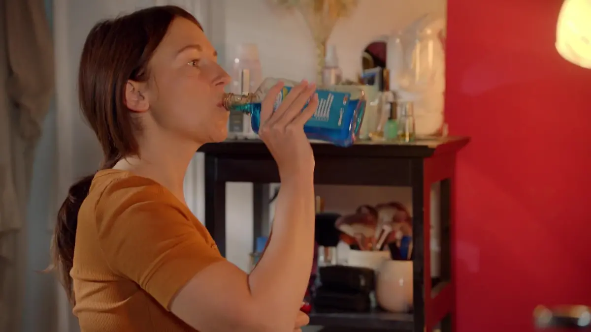 Lilly will vor ihren Problemen flüchten  und dabei jagt ein Extrem das nächste. 