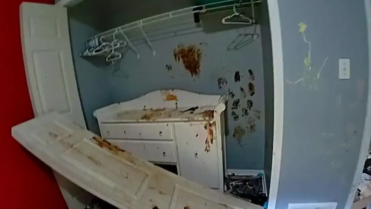 Sie aßen rohes Fleisch! Mutter (35) überlässt ihre zwei Kinder sich selbst Besorgte Nachbarin alarmiert Polizei