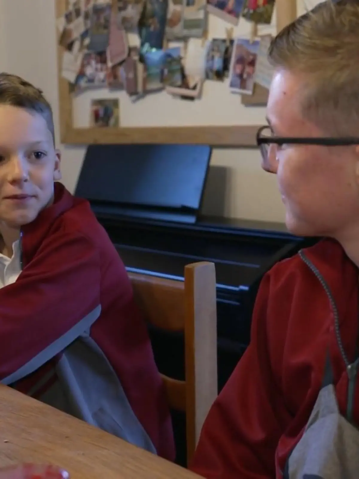 Bild zu: "Lucas’ Geschwister lassen ihren großen Bruder ziehen"