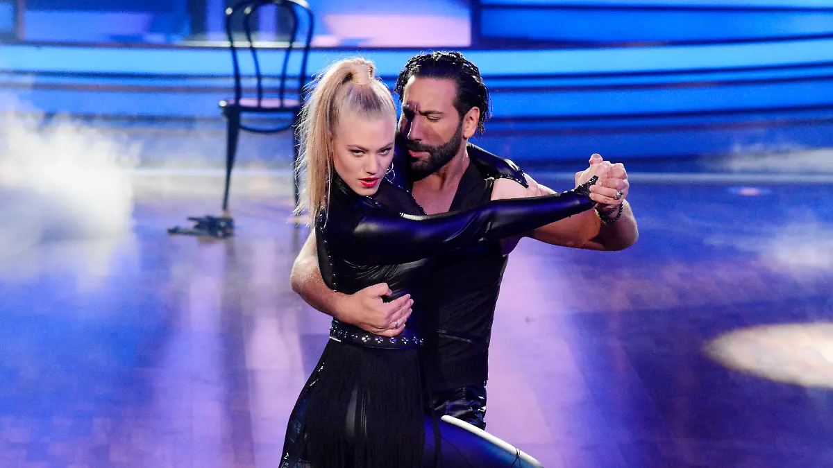 Larissa Marolt und Massimo Sinató bei „Let’s Dance” 2014.