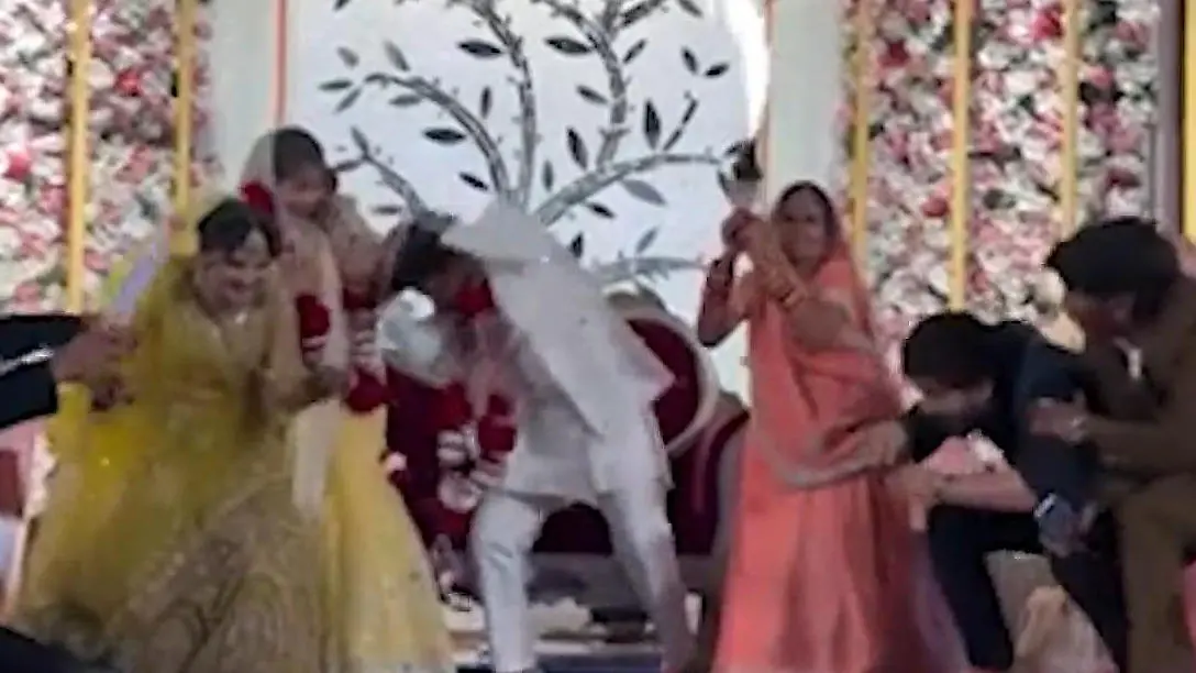 Oma richtet Pyro-Pistole auf Familie – nicht zum ersten Mal!