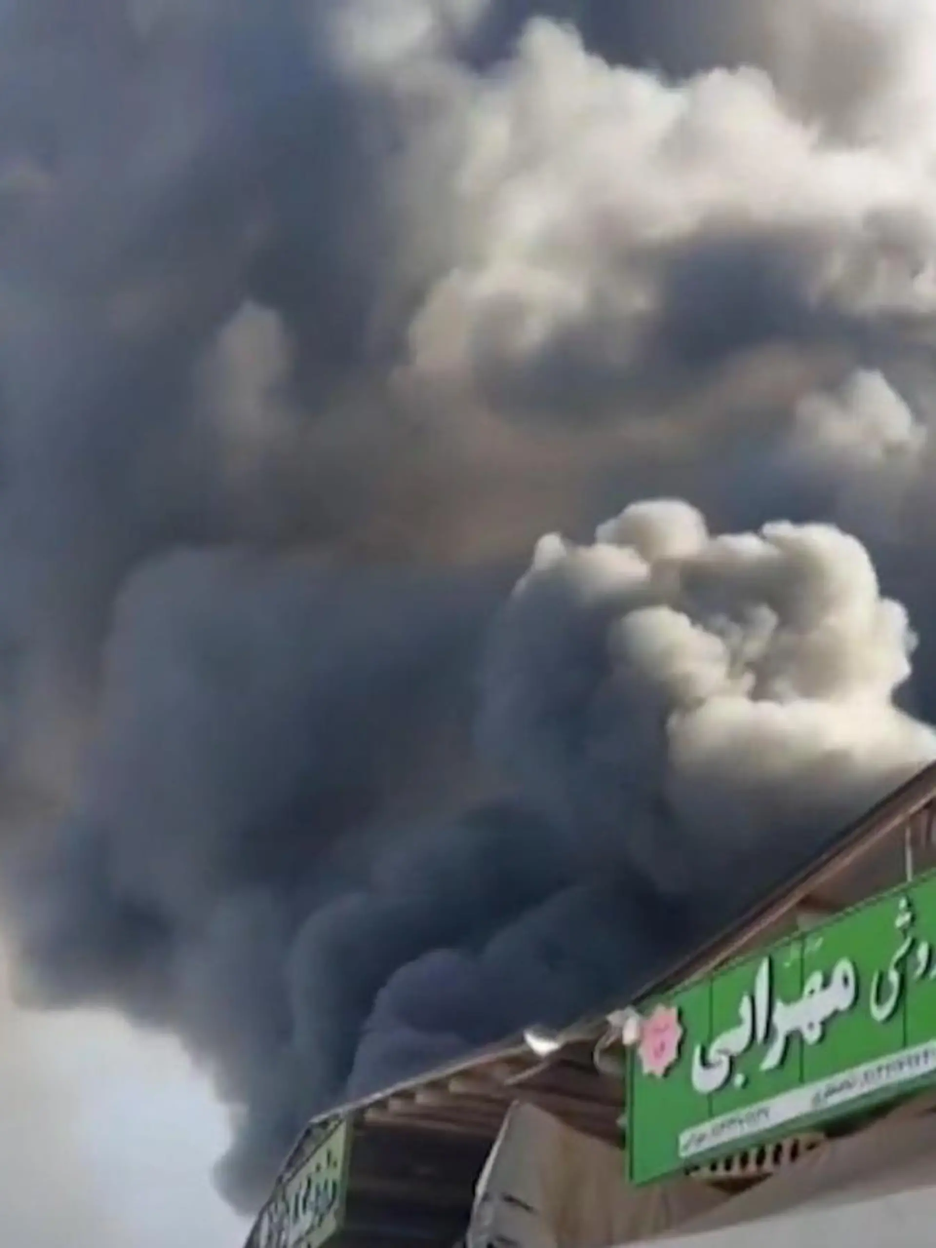 Bild zu: "Auf Obst- und Gemüsemarkt – Hubschrauber-Absturz im Iran"