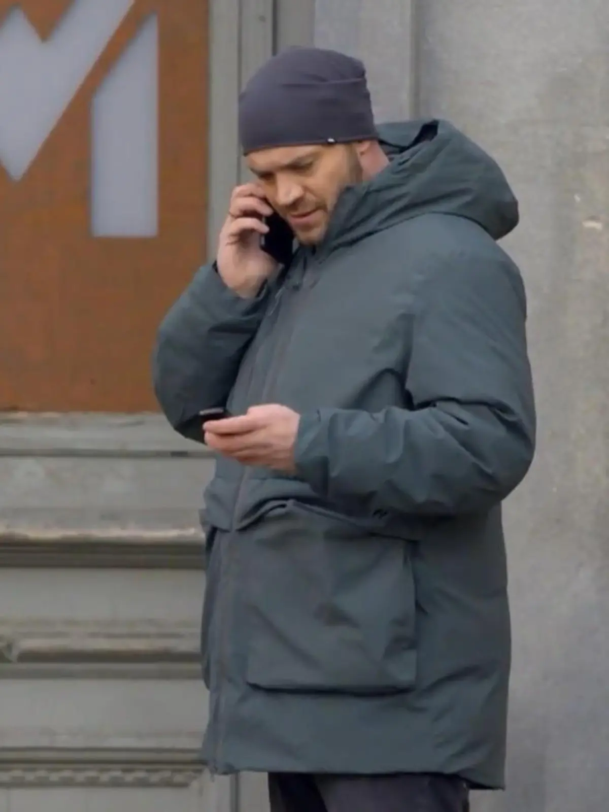 Bild zu: "Zweithandy-Schock bei Toni: Was verheimlicht Eric?"