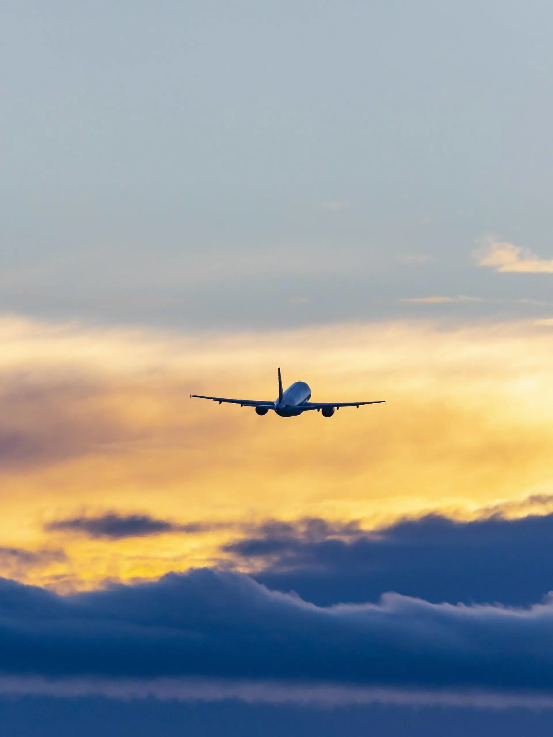 DEU, Deutschland, Baden-Württemberg, Stuttgart, 27.04.2019 - Flughafen Stuttgart. IATA-Code: STR. ICAO-Code: EDDS. Flugzeug auf dem Vorfeld. // Registrierung: OK-NEN, Eurowings, Airbus A319-100, beim Start. *** DEU Deutschland Baden Württemberg Stuttgart 27 04 2019 Flughafen Stuttgart IATA Code STR ICAO Code EDDS Aircraft on the apron Registration OK NEN Eurowings Airbus A319 100 at takeoff  