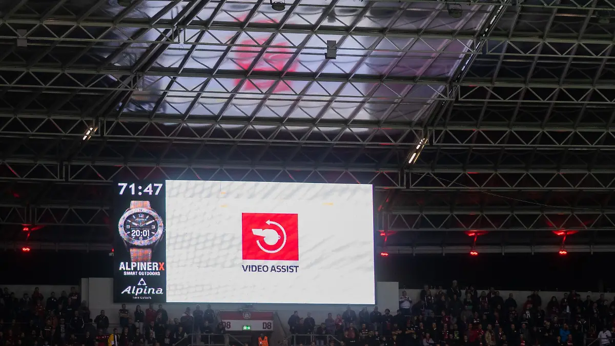 Das International Football Association Board (Ifab) entscheidet über neue Regeln für den Video-Referee. (Archivbild)