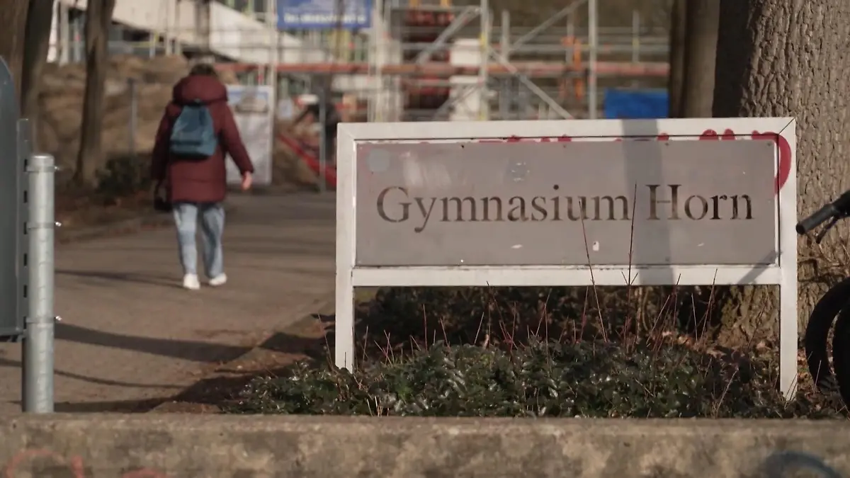 Bild zu: "Trotz Sex-Vorwürfen! Skandal-Lehrer Stephan L. bleibt weiter im Dienst"