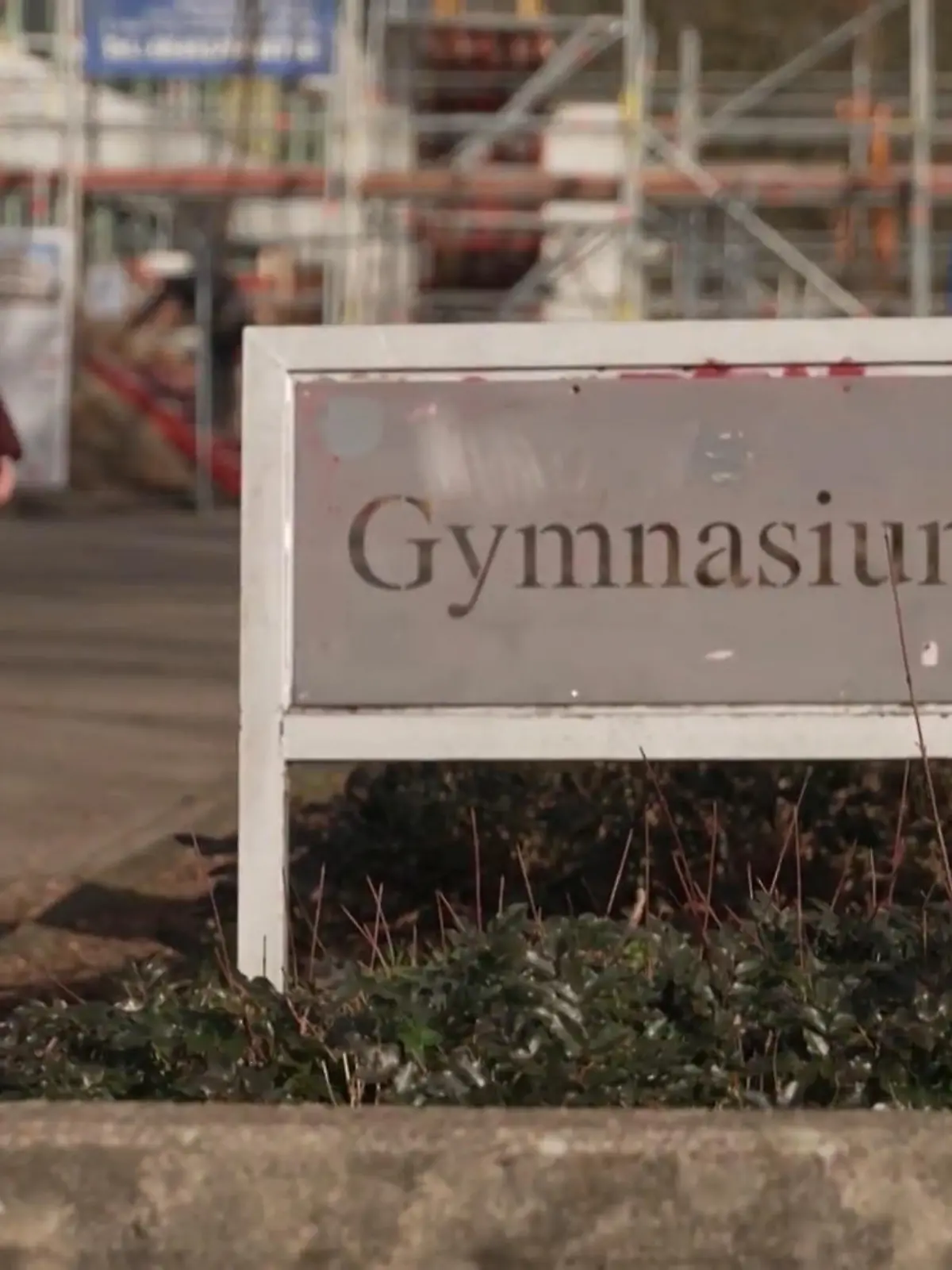 Bild zu: "Trotz Sex-Vorwürfen! Skandal-Lehrer Stephan L. bleibt weiter im Dienst"