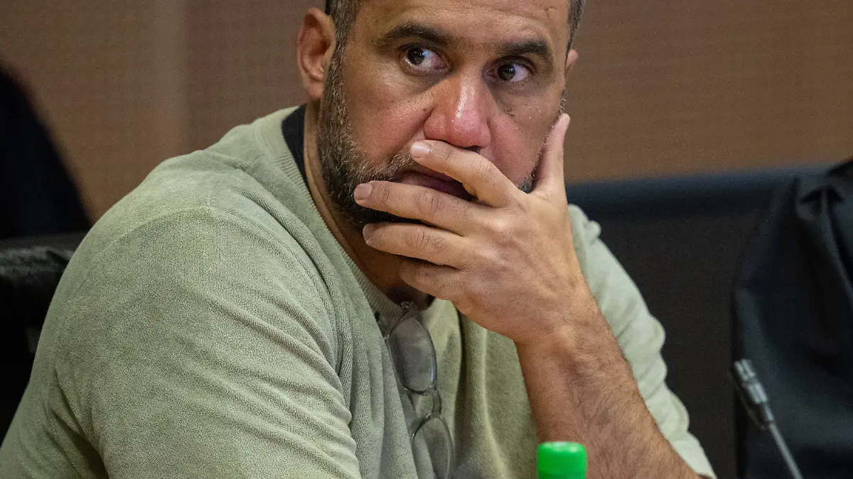 Arafat Abou-Chaker sitzt im Landgericht während einer Pause im Zivilrechtsstreit von Rapper Bushido gegen seinen ehemaligen Geschäftspartner Abou-Chaker.