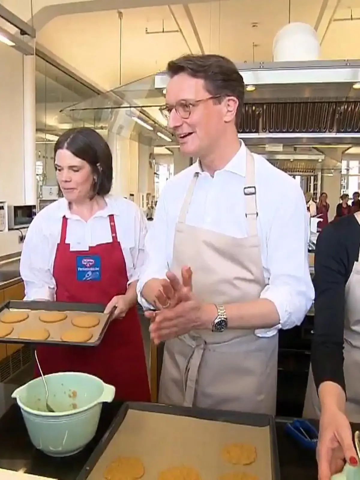 Bild zu: "Wüst in der Versuchsküche"