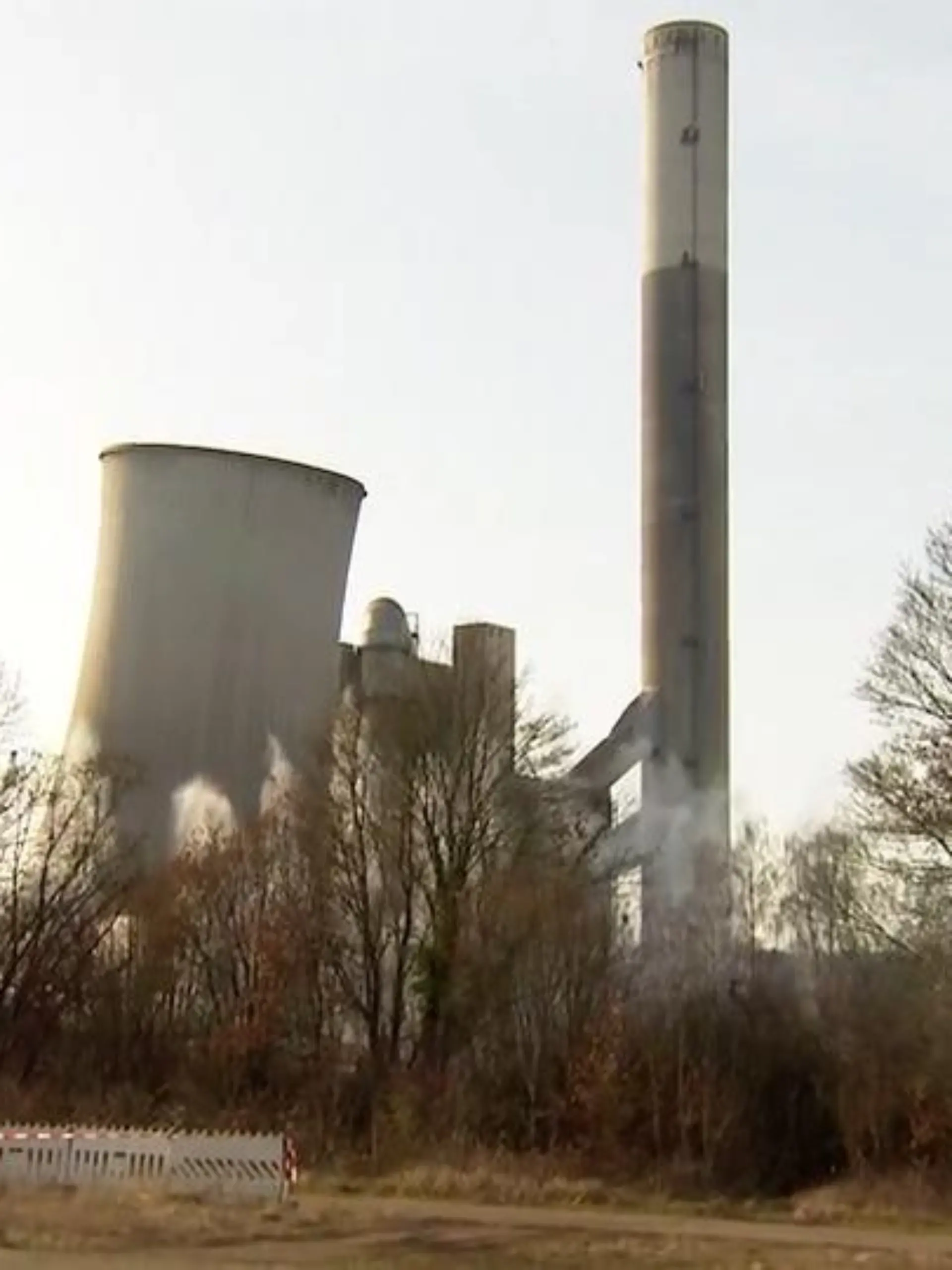 Bild zu: "Kühlturm-Sprengung in Grevenbroich"