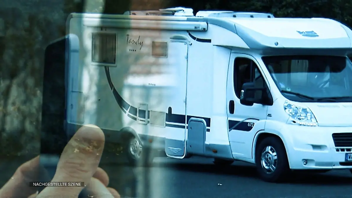 Lehrer filmt Schülerinnen im Bikini bei der Autowäsche Skandal an Bremer Schule