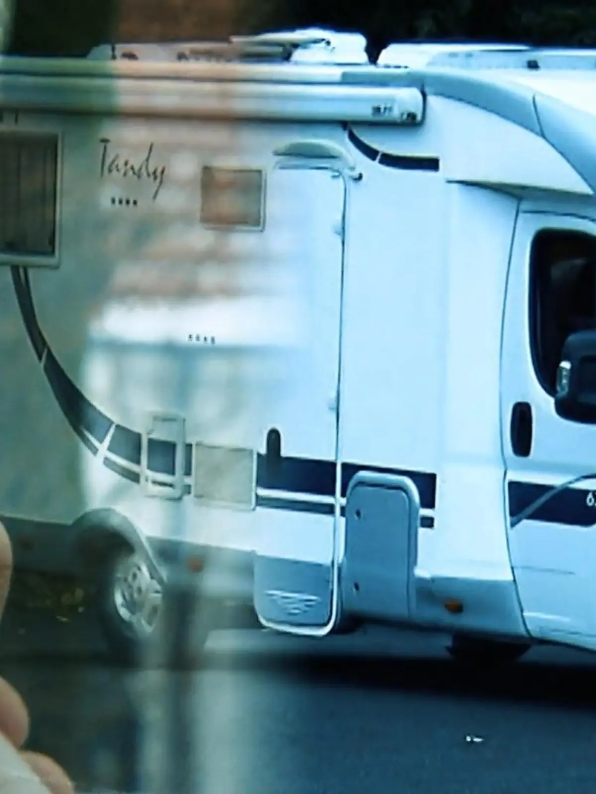 Bild zu: "Lehrer filmt Schülerinnen im Bikini bei der Autowäsche"