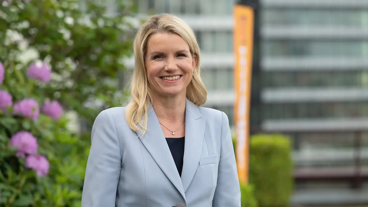 ARCHIV - 17.05.2022, Hessen, Frankfurt/Main: Karin Dohm, damalige Finanzvorständin der Hornbach Holding AG und der Hornbach Baumarkt AG, aufgenommen vor einer Bilanz-Pressekonferenz der Hornbach-Gruppe. (zu dpa: «Bericht: Bahn-Finanzvorständin muss nach drei Monaten gehen») Foto: Sebastian Gollnow/dpa +++ dpa-Bildfunk +++