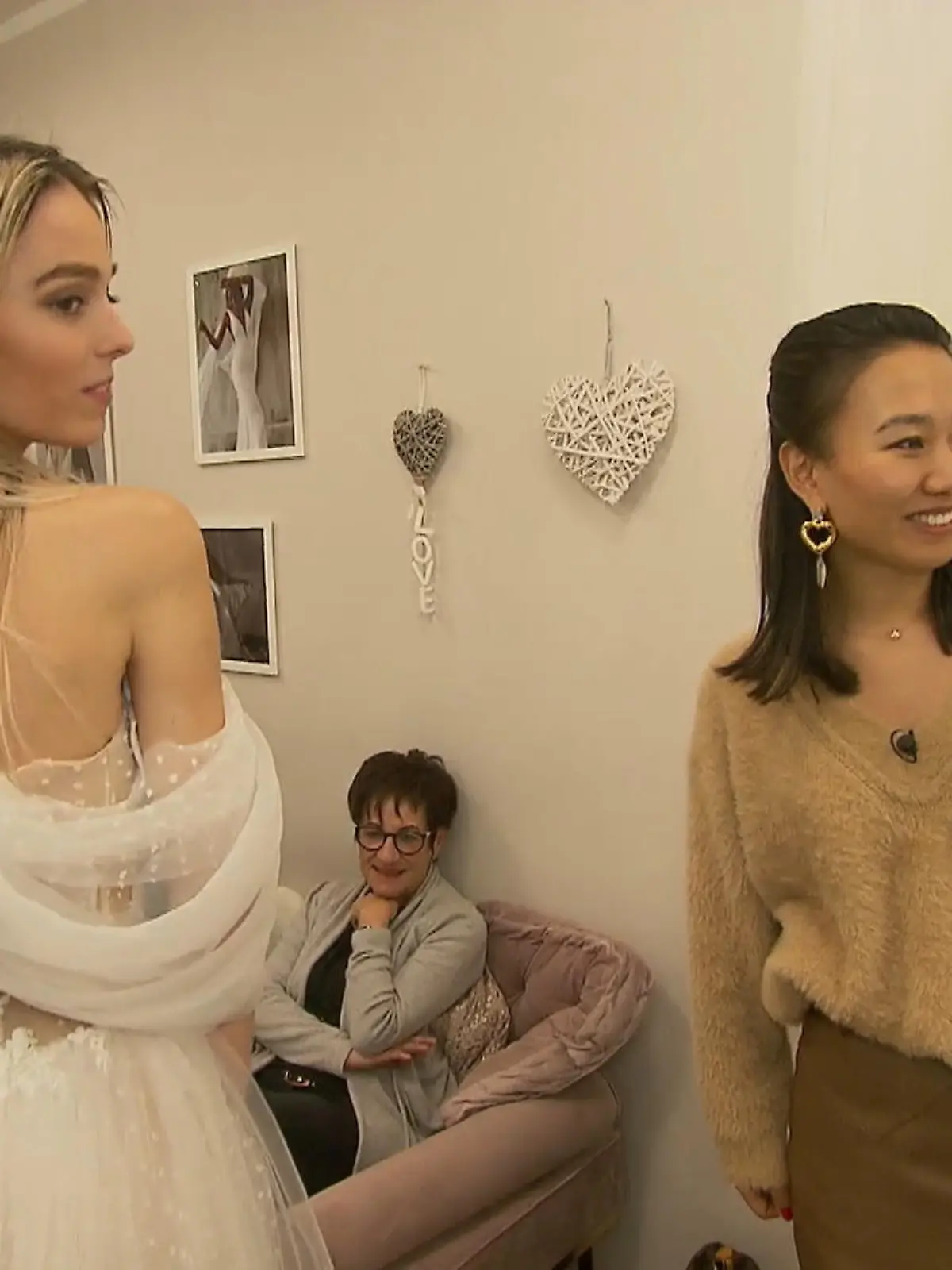 Bild zu: "Kleider-TÜV-Braut Julia ist ganz schön streng!"