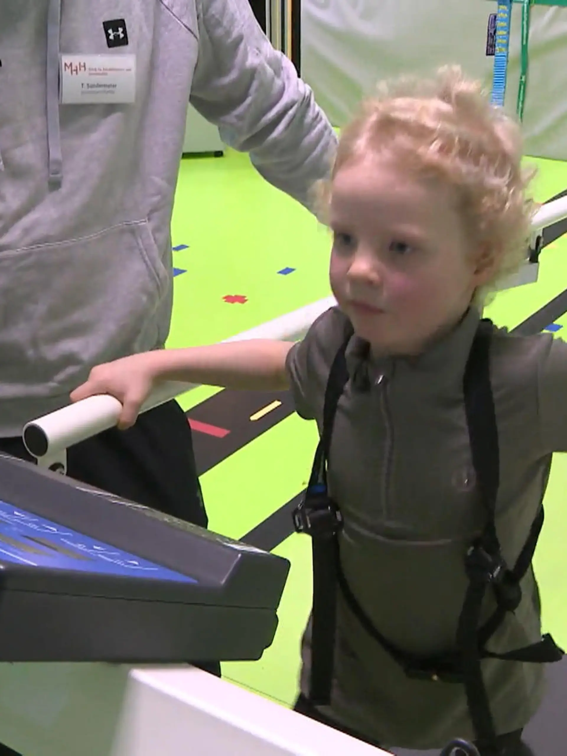 Bild zu: "Bewegungstherapie auf der Kinderkrebsstation"