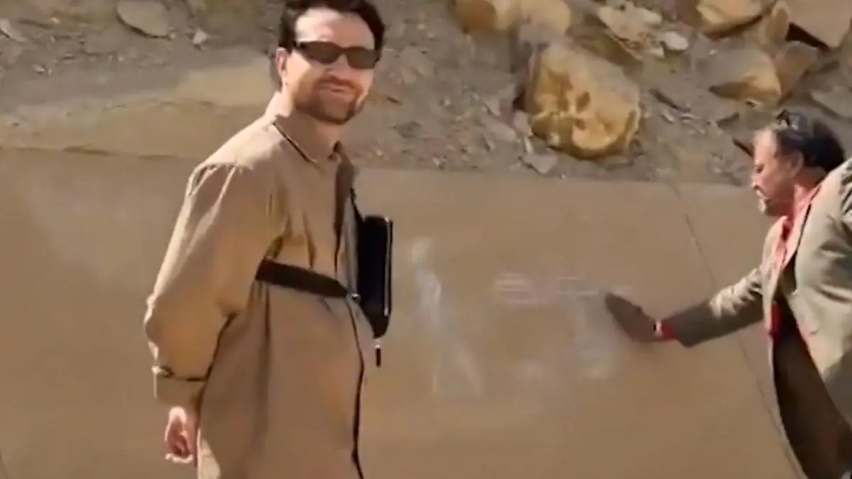 Tourguide beschmiert 4.000 Jahre alte Pyramide – DIESE Kritzelei könnte Knast bedeuten Eklat in Ägypten