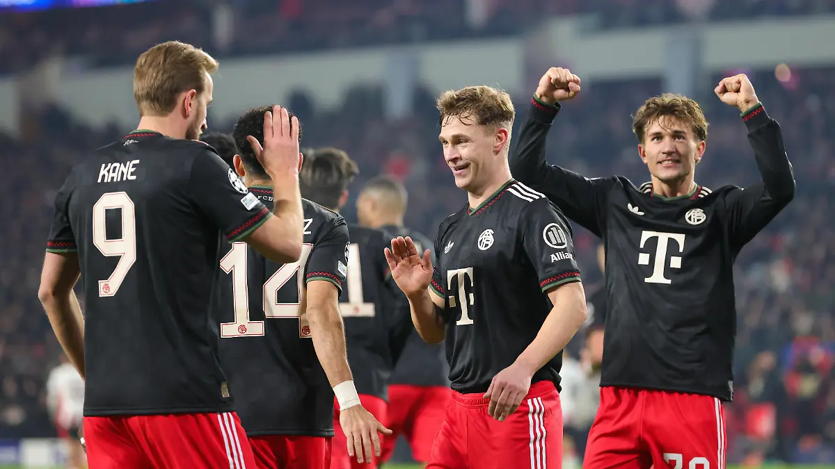 firo : 28.01.2026, Fussball, Fußball, UEFA CHAMPIONS LEAGUE, Saison 2025/2026, UCL, CL, 8. Spieltag PSV Eindhoven - FCB FC FC Bayern Munich 1:2 (LR) Harry Kane of FC FC Bayern Munich celebrates after scoring his teams second goal with Joshua Kimmich of FC FC Bayern Munich and Tom Bischof of FC FC Bayern Munich Jubel nach seinem tor zum 1:2 mit und