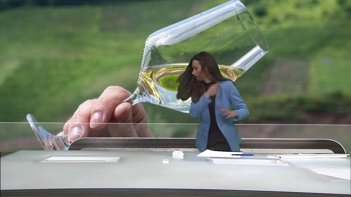 Plötzlich verlässt ntv-Moderatorin Jasmin Gebele ihr Pult.