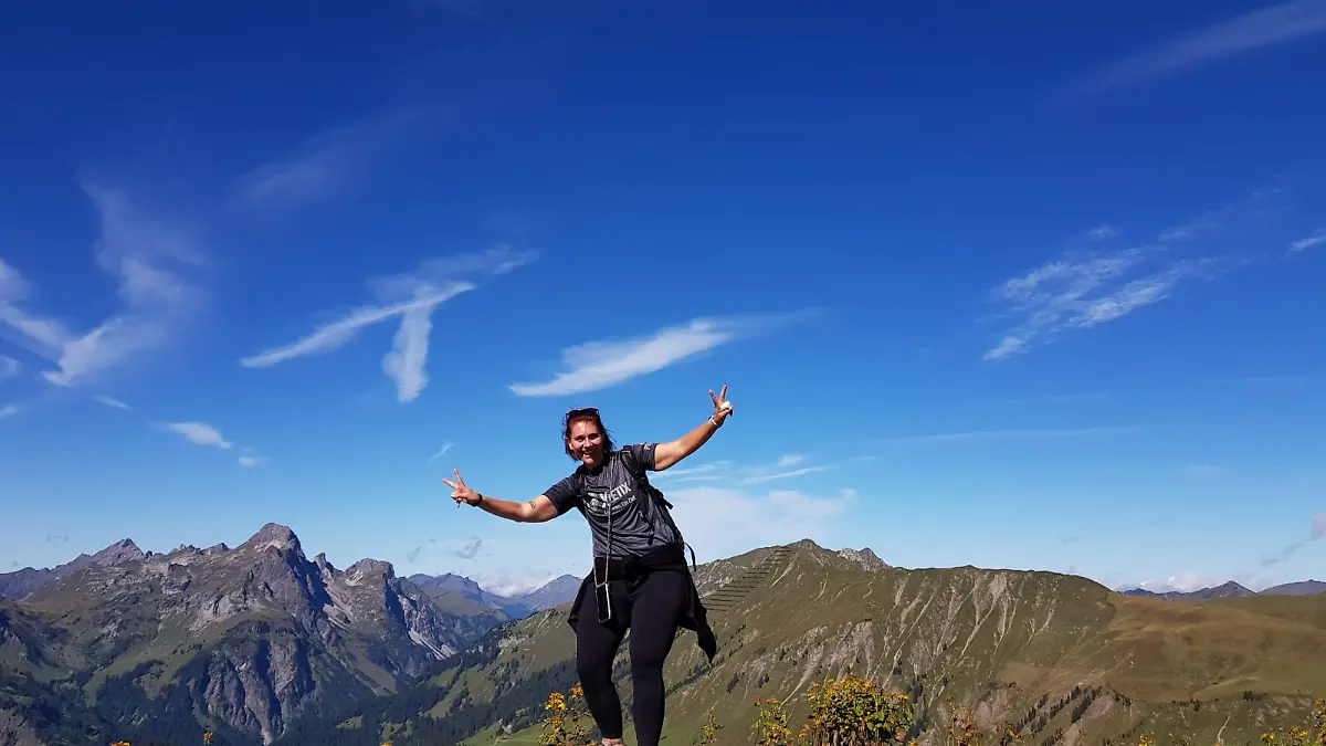 Heute sagt Aline Manglus, sie sei „überglücklich und angekommen, besonders in mir selbst”.