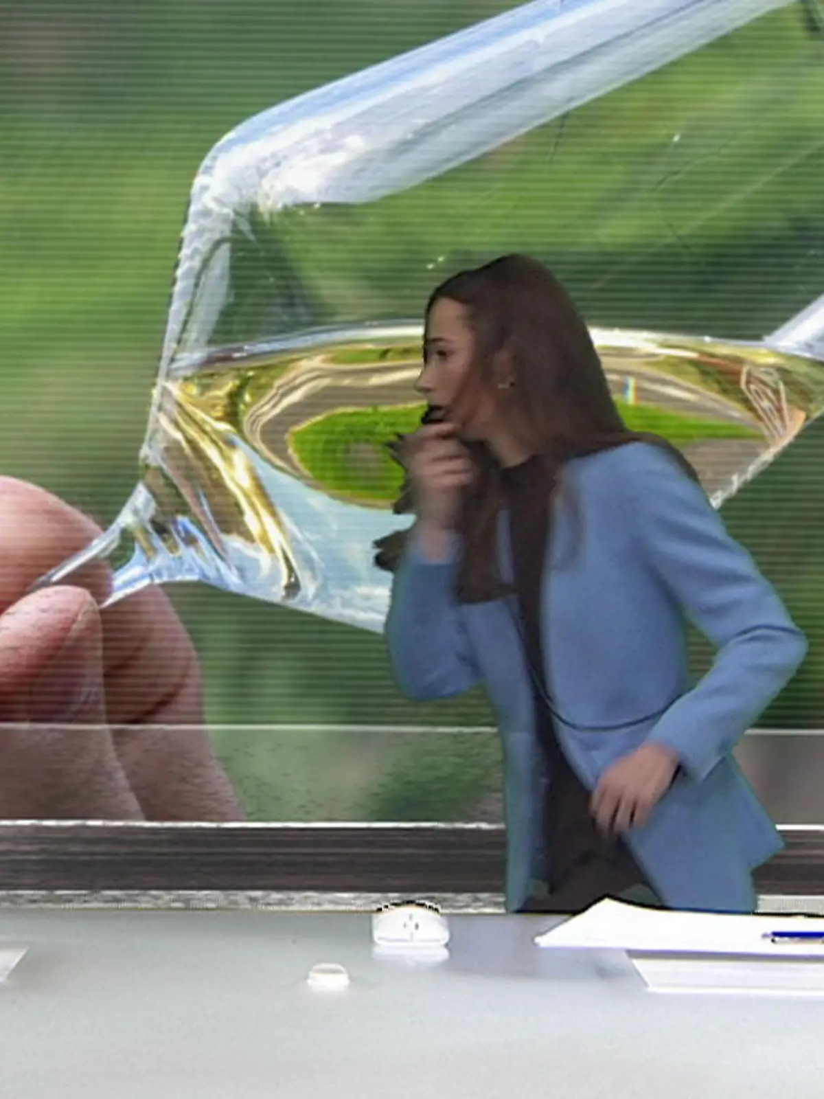 Bild zu: "Feuer während ntv-Livesendung! Moderatorin muss aus Studio flüchten"