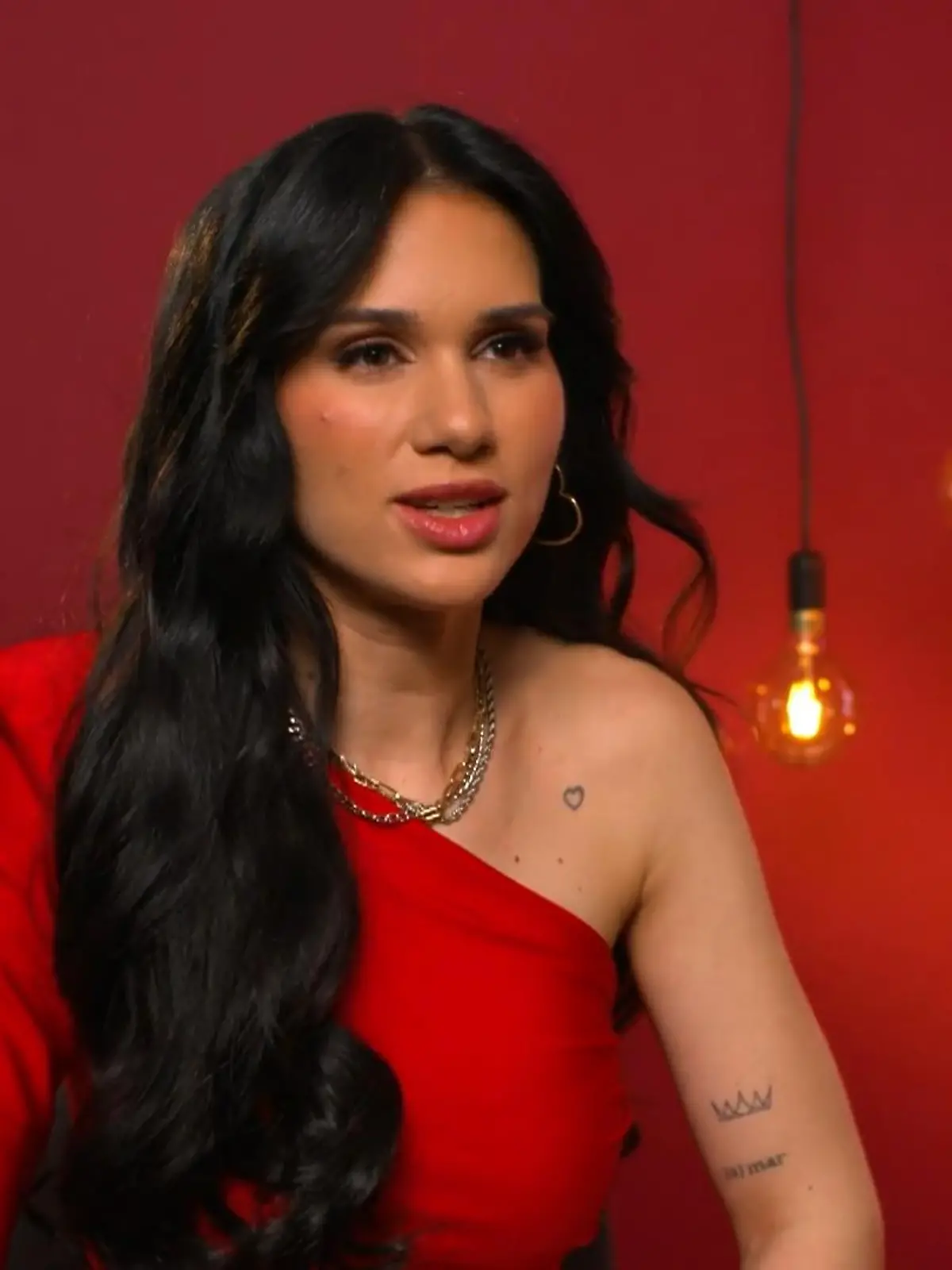 Bild zu: "Ex-"Princess Charming" Vanessa Borck tanzt mit einer Frau"