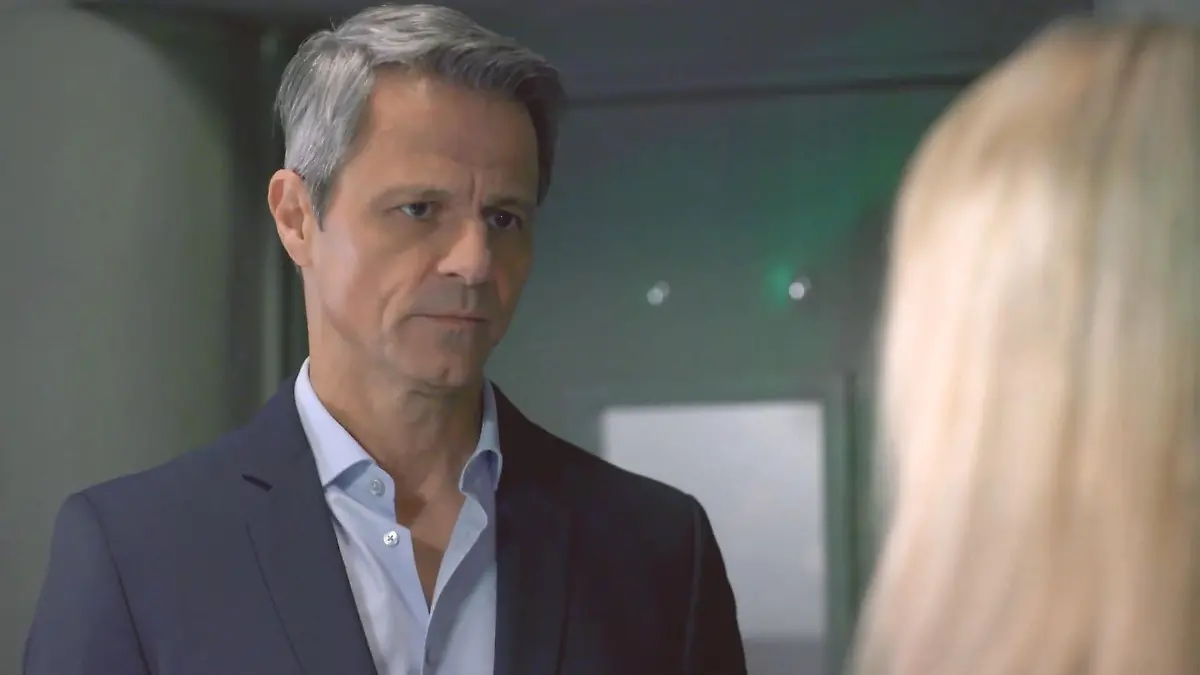 Benedikt präsentiert Patrizia sein Ass im Ärmel „Unter uns“-Folge vom 11.03.26 auf RTL+