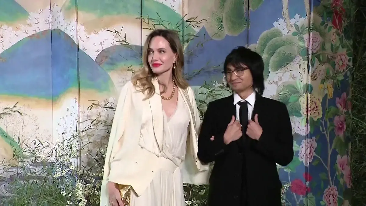 Angelina Jolie (50) und Brad Pitts (62) ältester Sohn legt Nachnamen seines Vaters ab Maddox streicht das „Pitt” aus seinem Namen!