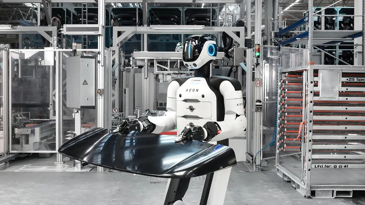 Ein humanoider Roboter im Einsatz bei BMW. +++ dpa-Bildfunk +++