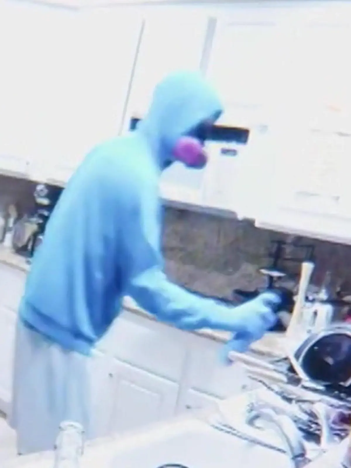 Bild zu: "Geheime Aufnahmen! Mitbewohner vergiftet Essen von Ehepaar – in gemeinsamer Küche"