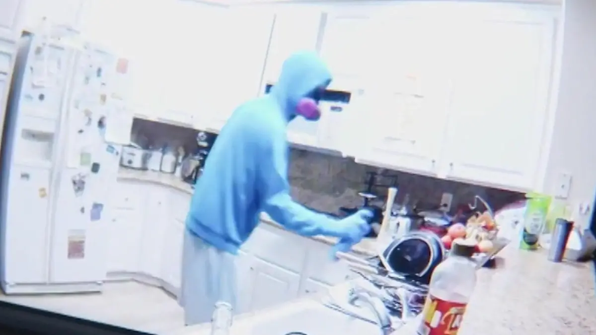 Geheime Aufnahmen zeigen es! Mitbewohner vergiftet Essen von Ehepaar – in gemeinsamer Küche