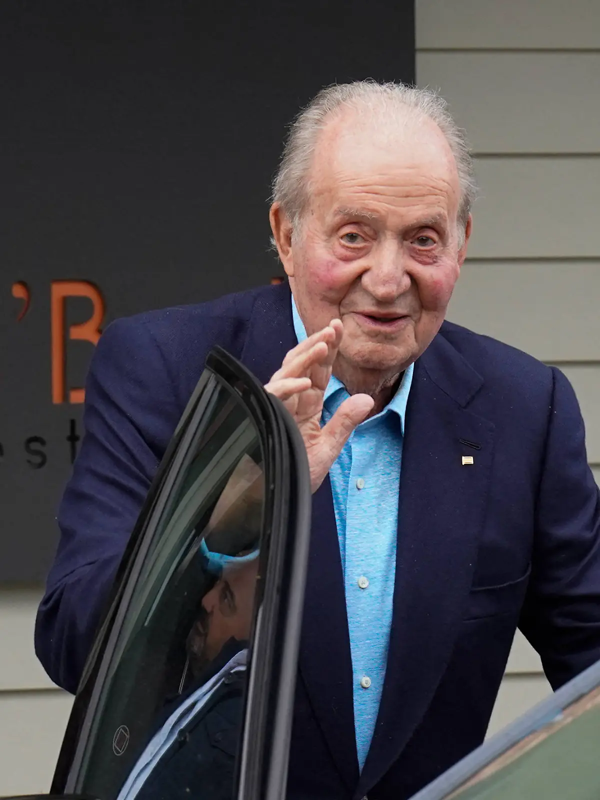 Entertainment Bilder des Tages  Don Juan Carlos Leaving Restaurant - Spain Don Juan Carlos leaves the restaurant d Berto where he shared lunch with friends n May 15, 2024, in Pontevedra, Galicia, Spain. Photo by Angel Diaz Brinas/Europa Press/ABACAPRESS.COM Pontevedra Galicia Spain PUBLICATIONxNOTxINxFRAxESPxUKxUSAxBELxPOL Copyright: xEuropaxPress/ABACAx