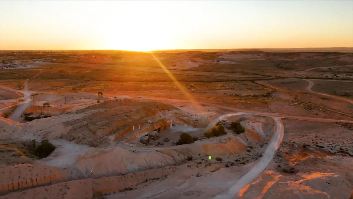 Siedlung in australischer Wüste durch Leben im Untergrund möglich Unterirdische Stadt im Outback