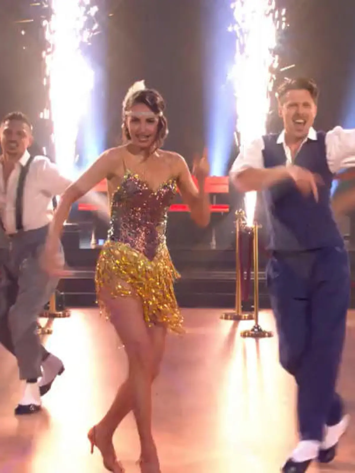 Bild zu: "Was für ein Auftakt! Profis und Promis auf dem Parkett"