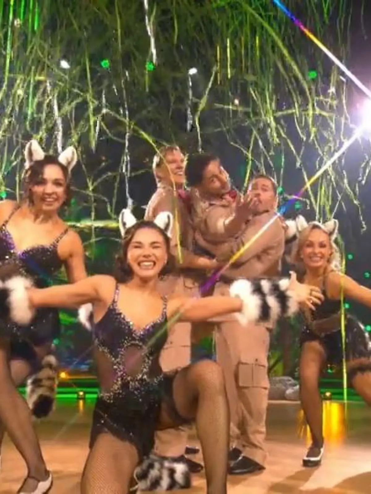 Bild zu: "Der erste Charleston der Staffel - und vor allem ER beeindruckt!"