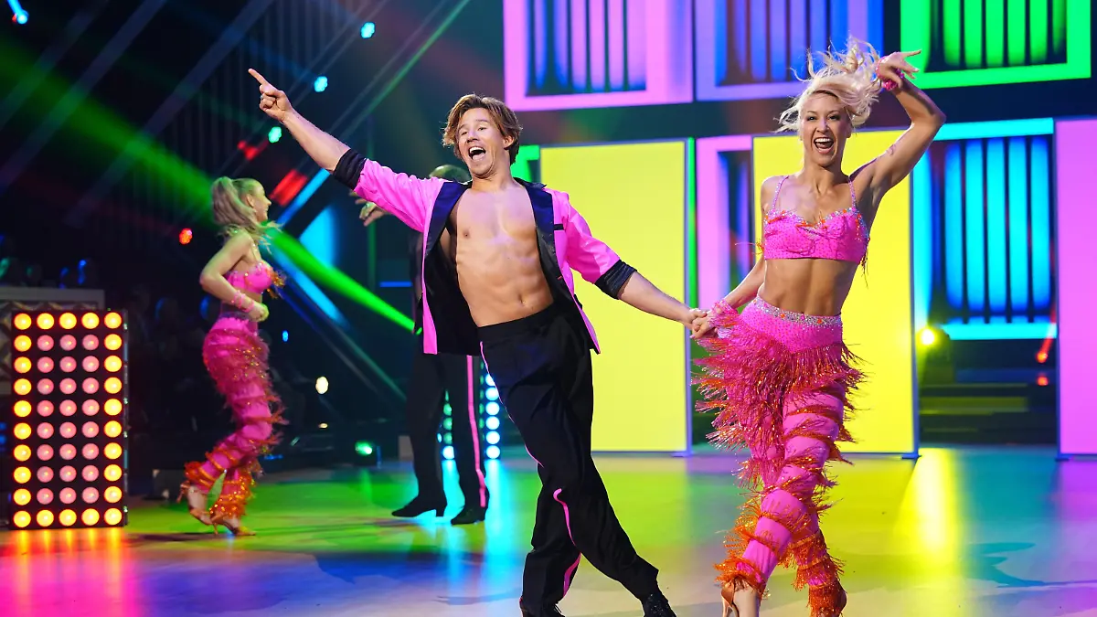 Joel Mattli und Anna-Carina Woitschack legen die Messlatte SEHR hoch Mehr Energie zum "Let's Dance"-Start geht nicht!