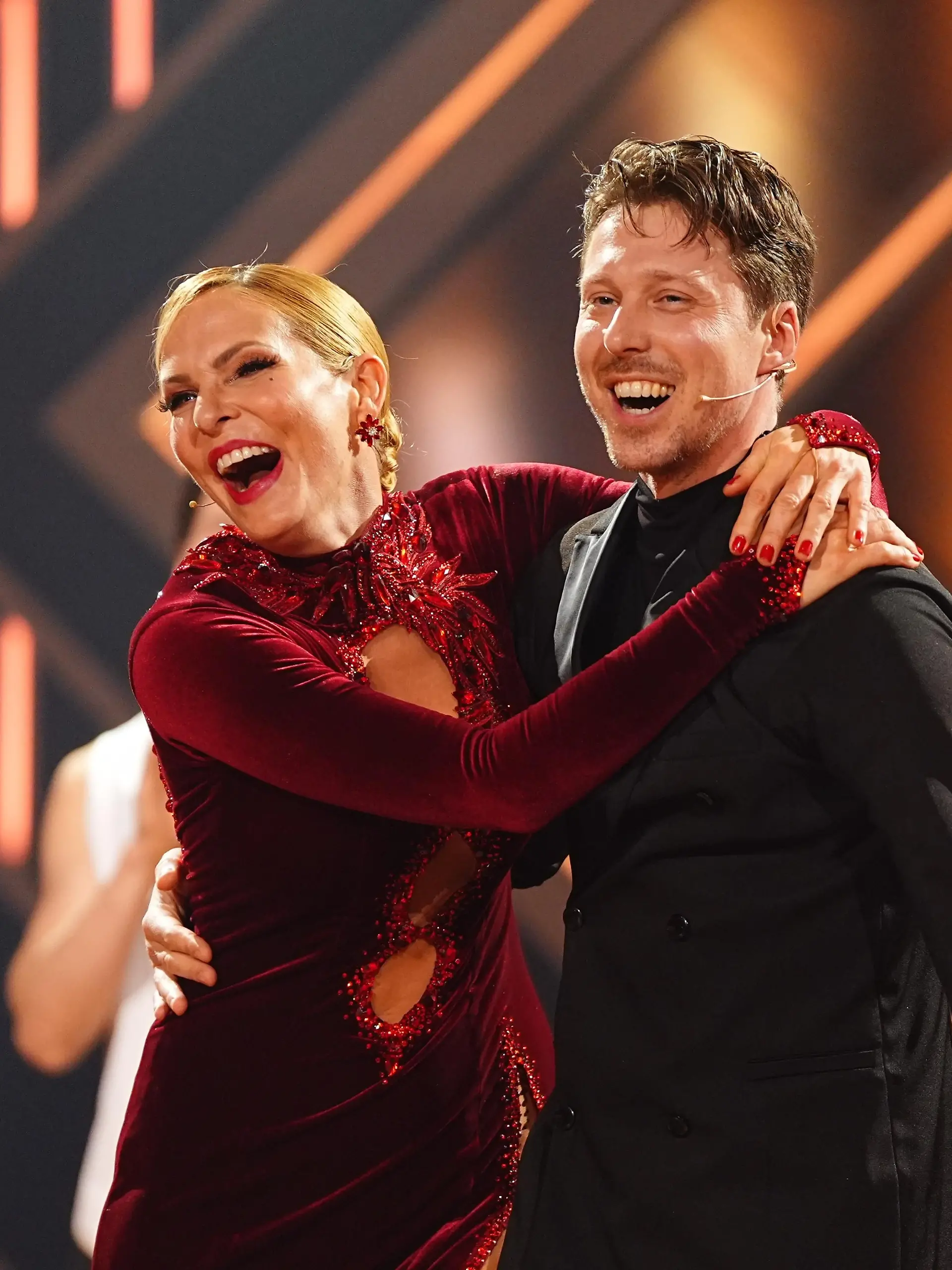 Sonya Kraus und Valentin Lusin wagen sich bei „Let’s Dance” 2026 gemeinsam aufs Parkett. 