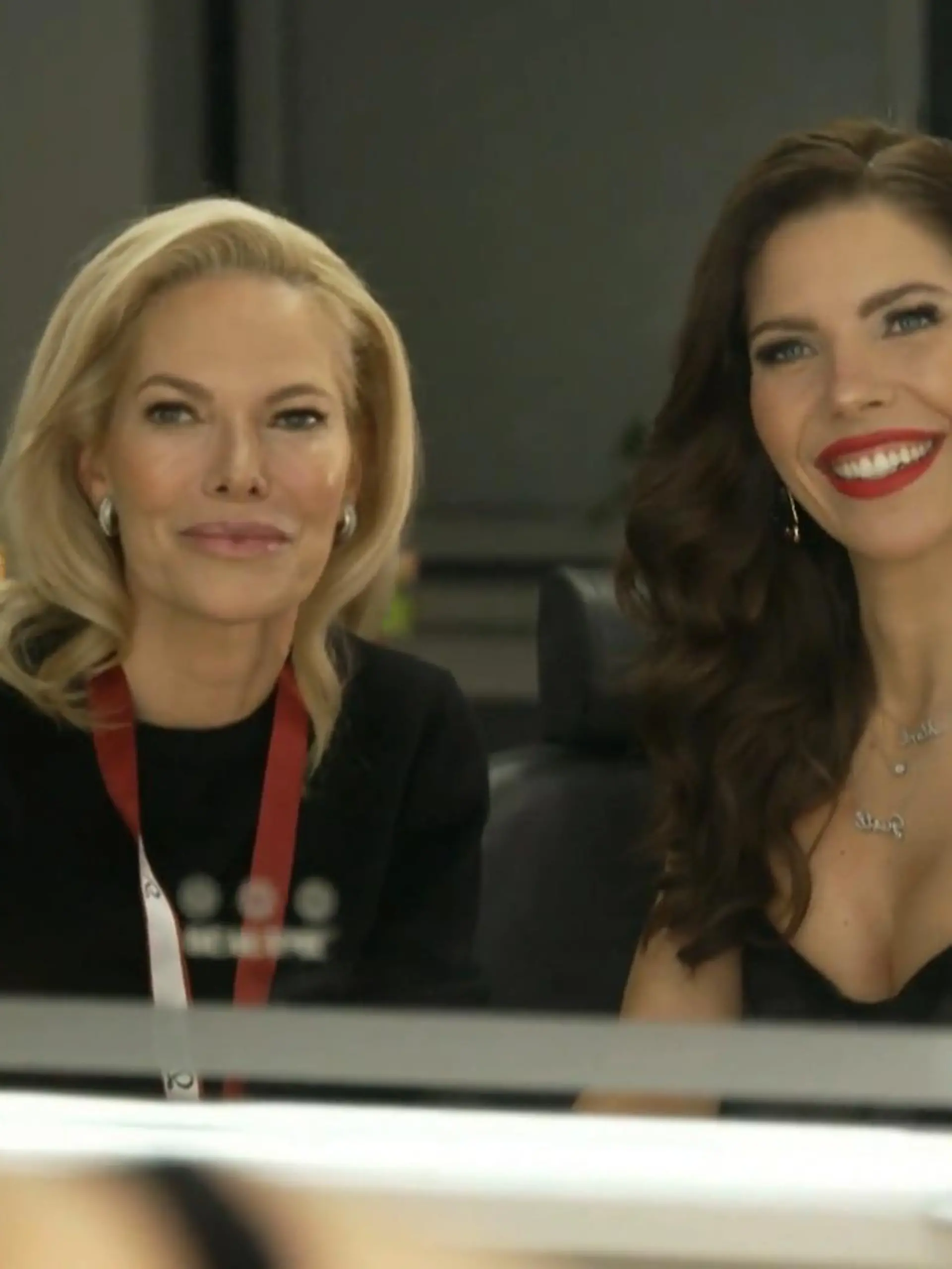 Bild zu: "Seltenes Mama-Tochter-Interview! Mit IHR kann Victoria Swarovski über alles reden"