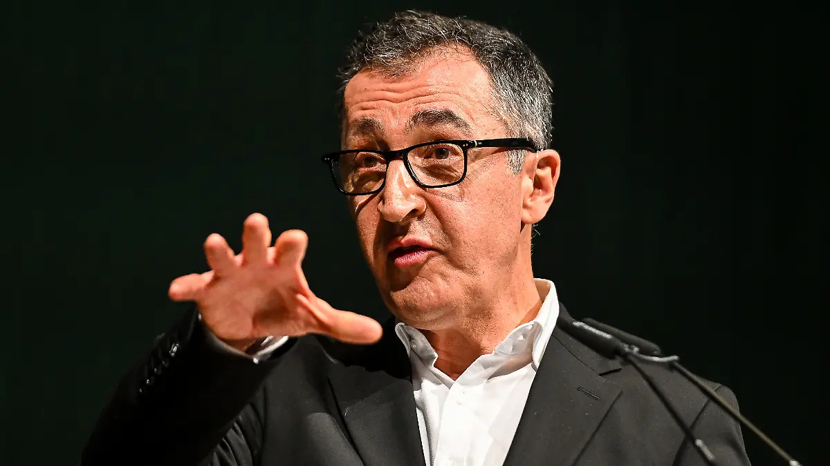 18.02.2026, Stadthalle, Biberach, GER, Politischer Aschermittwoch der Gr?nen in Biberach, im Bild Cem ?zdemir / Oezdemir (Kandidat der Gr?nen als Ministerpr?sident) Foto ? nordphoto GmbH / Hafner