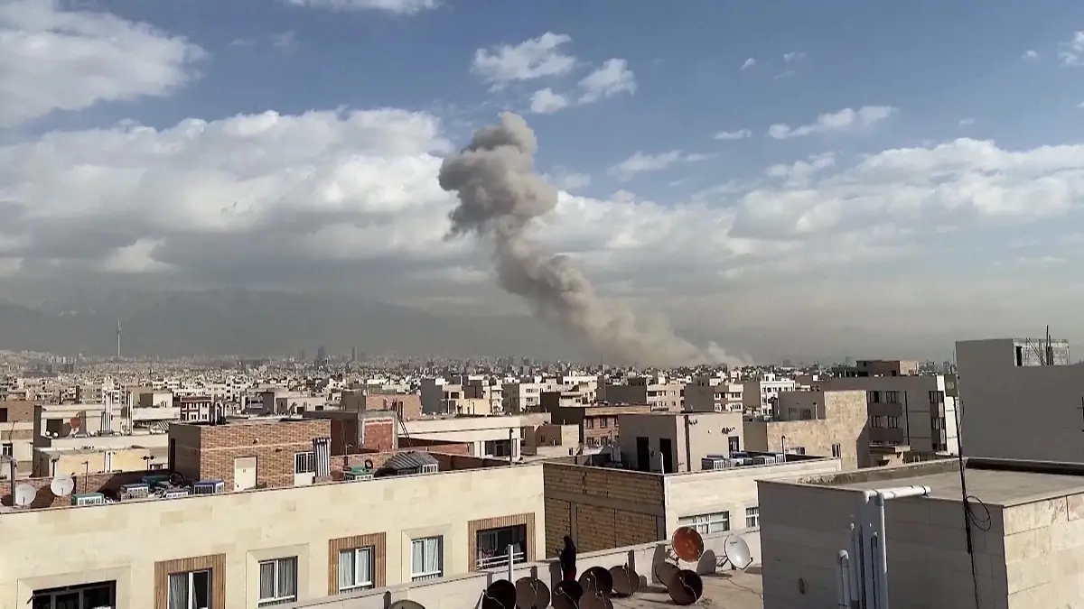 Wieder Krieg in Nahost! USA und Israel greifen Iran an Explosionen in Teheran