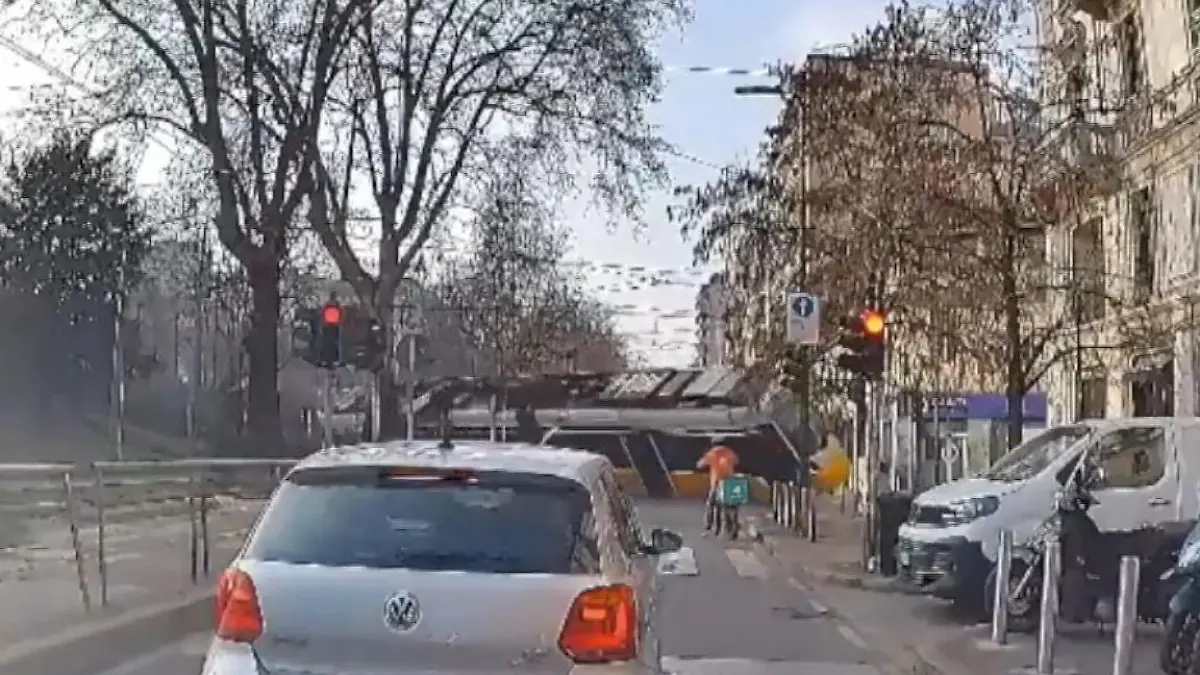 Tragödie in Mailand! Straßenbahn entgleist und kracht in Gebäude Zwei Tote und rund 40 Verletzte