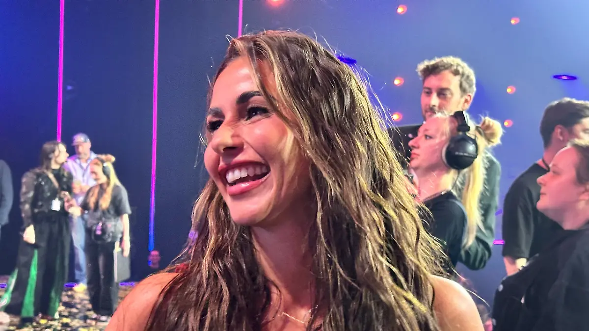 Die 33-Jährige gewann am 28. Februar den Vorentscheid mit dem Song „Fire”. Nach dem Sieg freut sie sich auf der Bühne der ARD-Show.