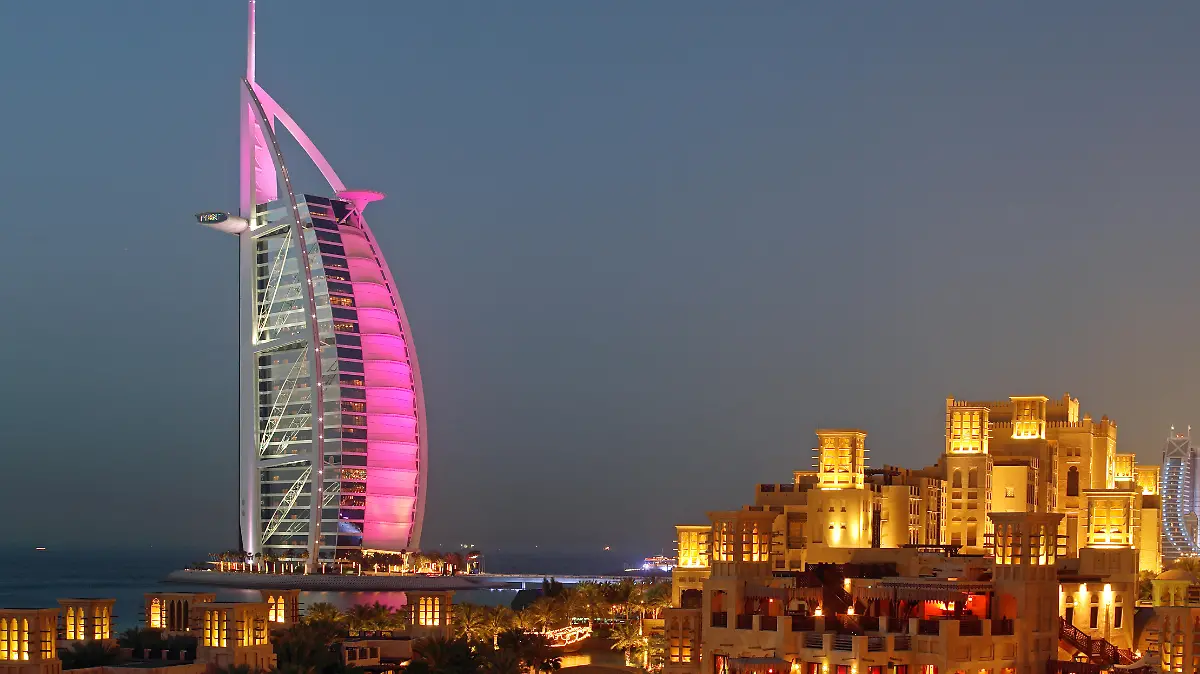 Eine Suite im Luxushotel Burj al Arab kann pro Nacht umgerechnet bis zu 20.000 Euro kosten.
