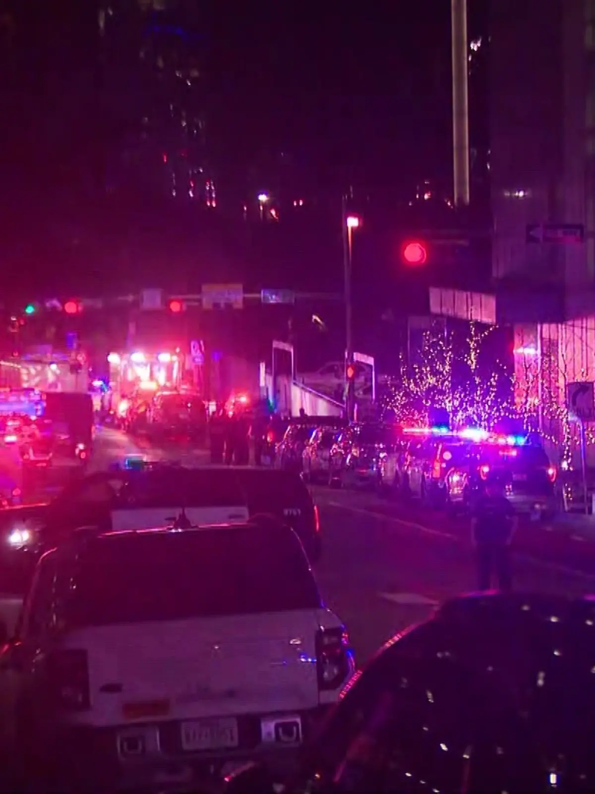 Die Polizei ist mit vielen Einsatzkräften vor Ort