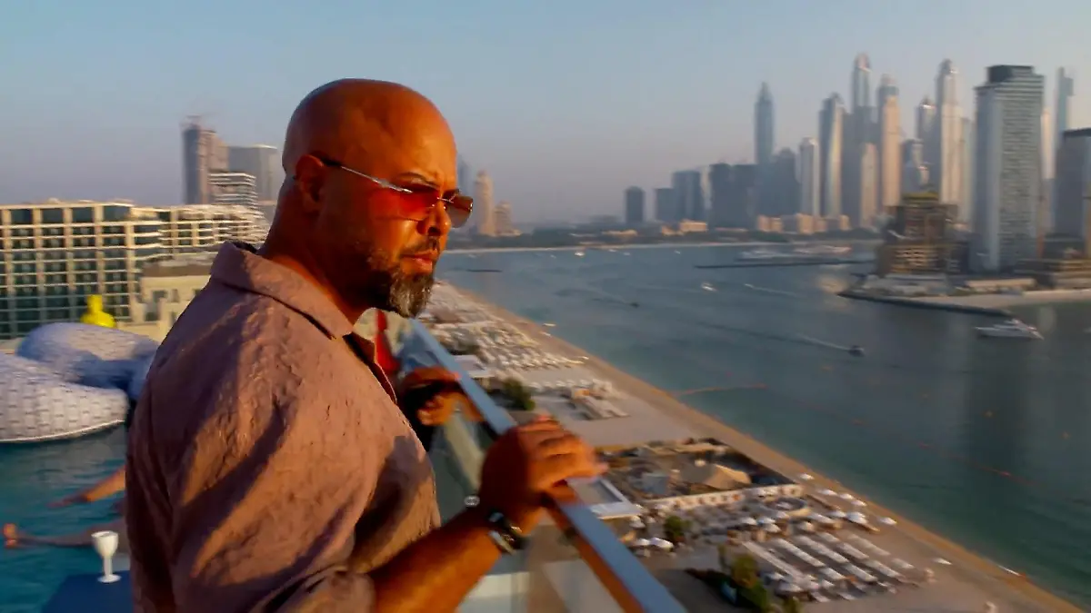 Overground-Sänger Akay Kayed: „Und es knallt dann links und rechts” Deutsche Stars bangen in Dubai